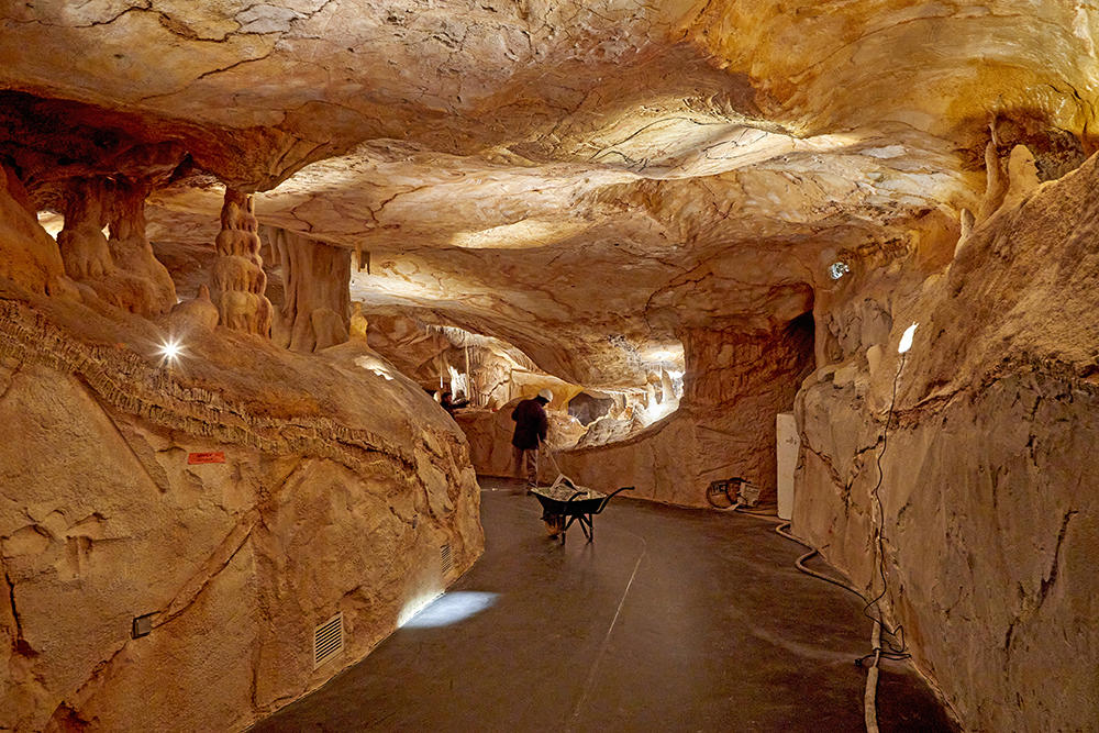 cosquer cave france        
        <figure class=