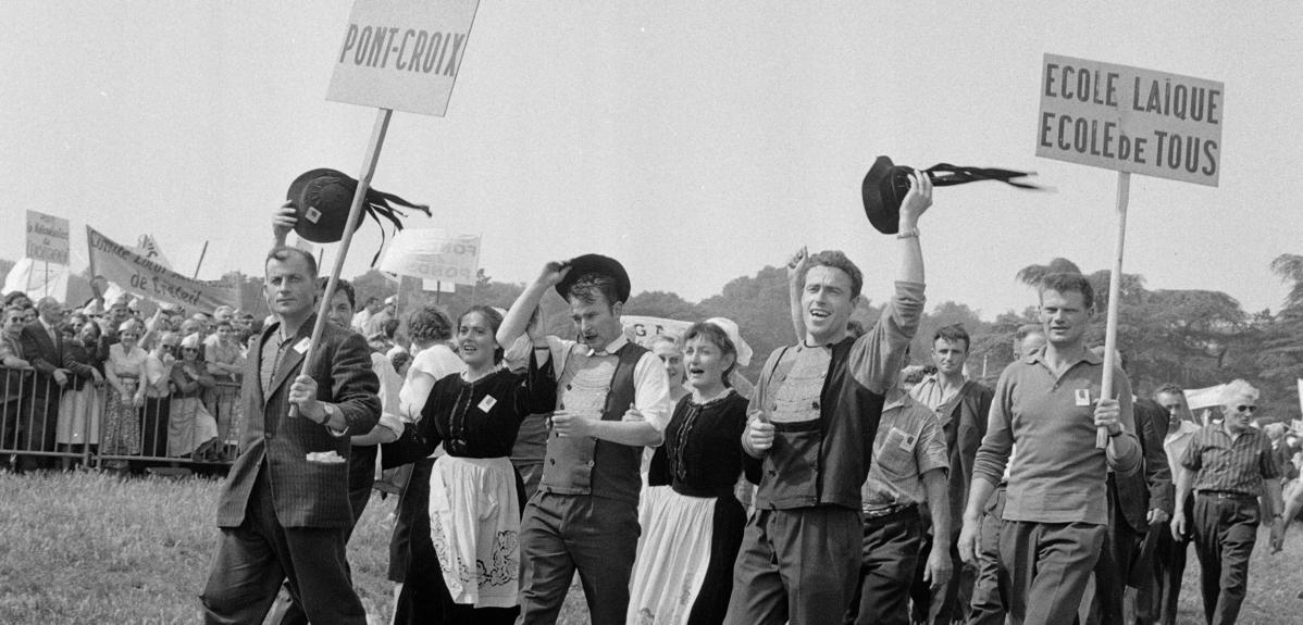 Manifestation pour l'école laïque à Vincennes le 19 Juin 1960.